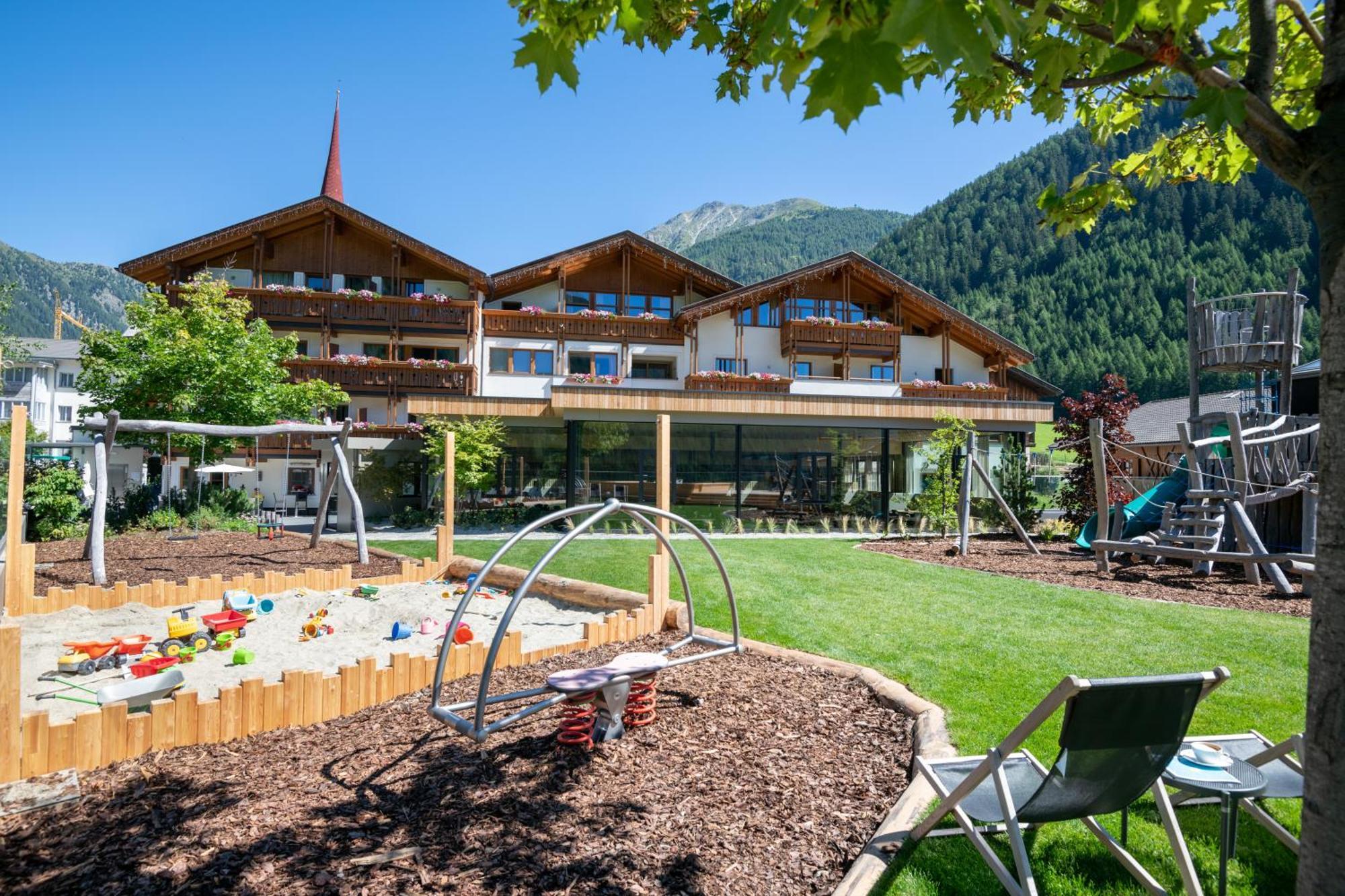 Familienhotel Huber Valles Exterior foto
