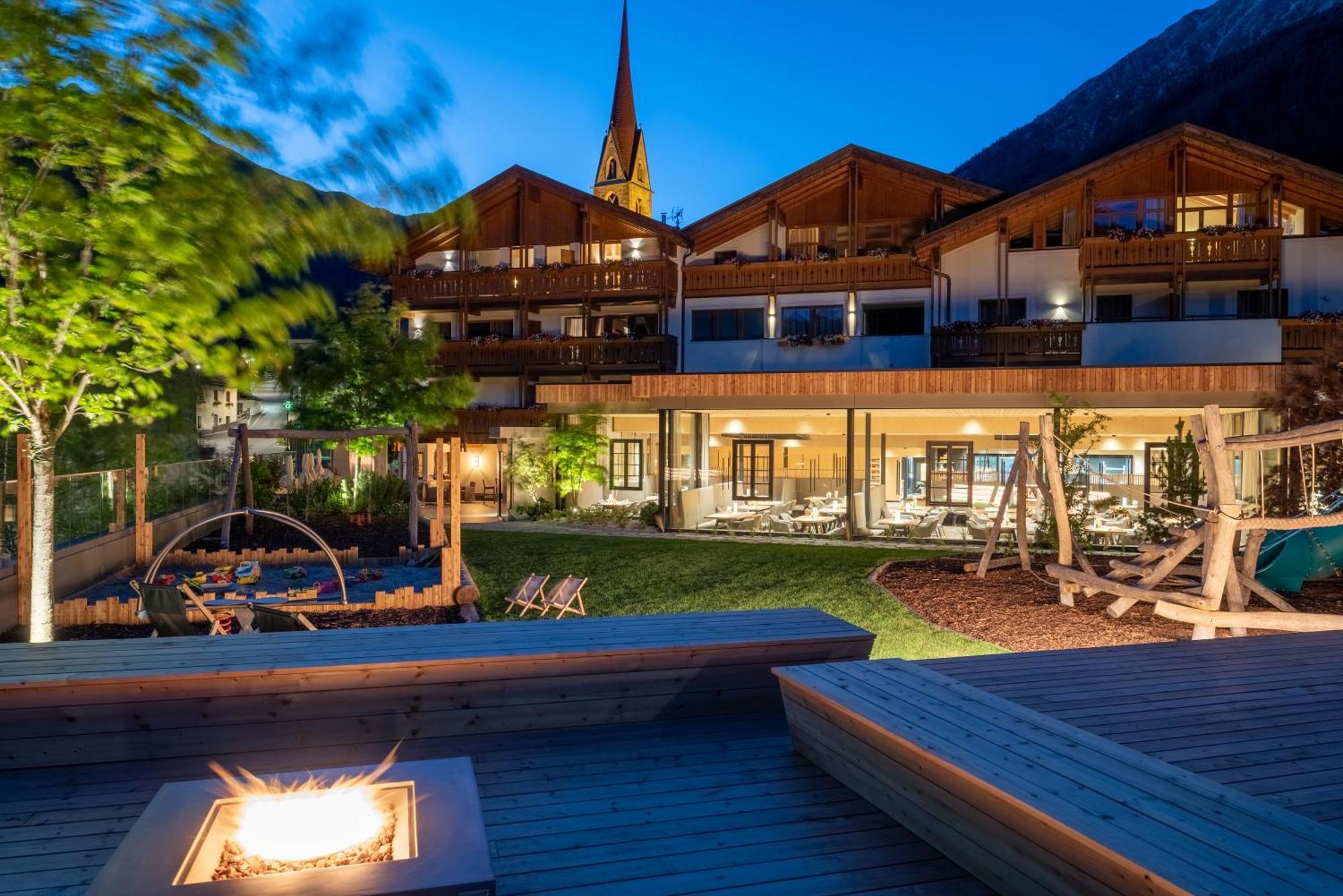 Familienhotel Huber Valles Exterior foto